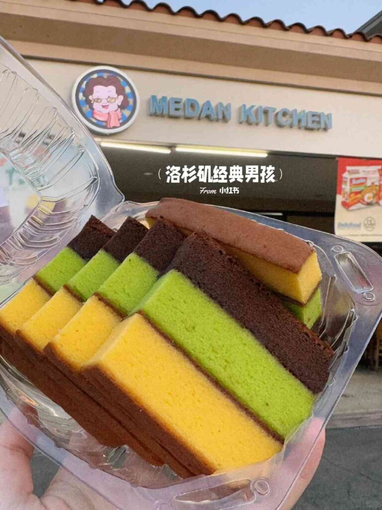 Entdecke den superleckeren Dreifarben-Kuchen im versteckten indonesischen Lebensmittelladen in Chinatown