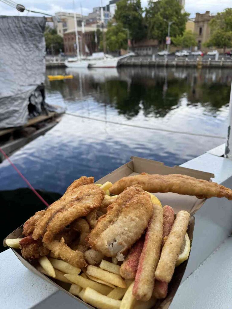 Descubra o Verdadeiramente Incrível Peixe e Fritas nos Tesouros Escondidos da Tasmânia.