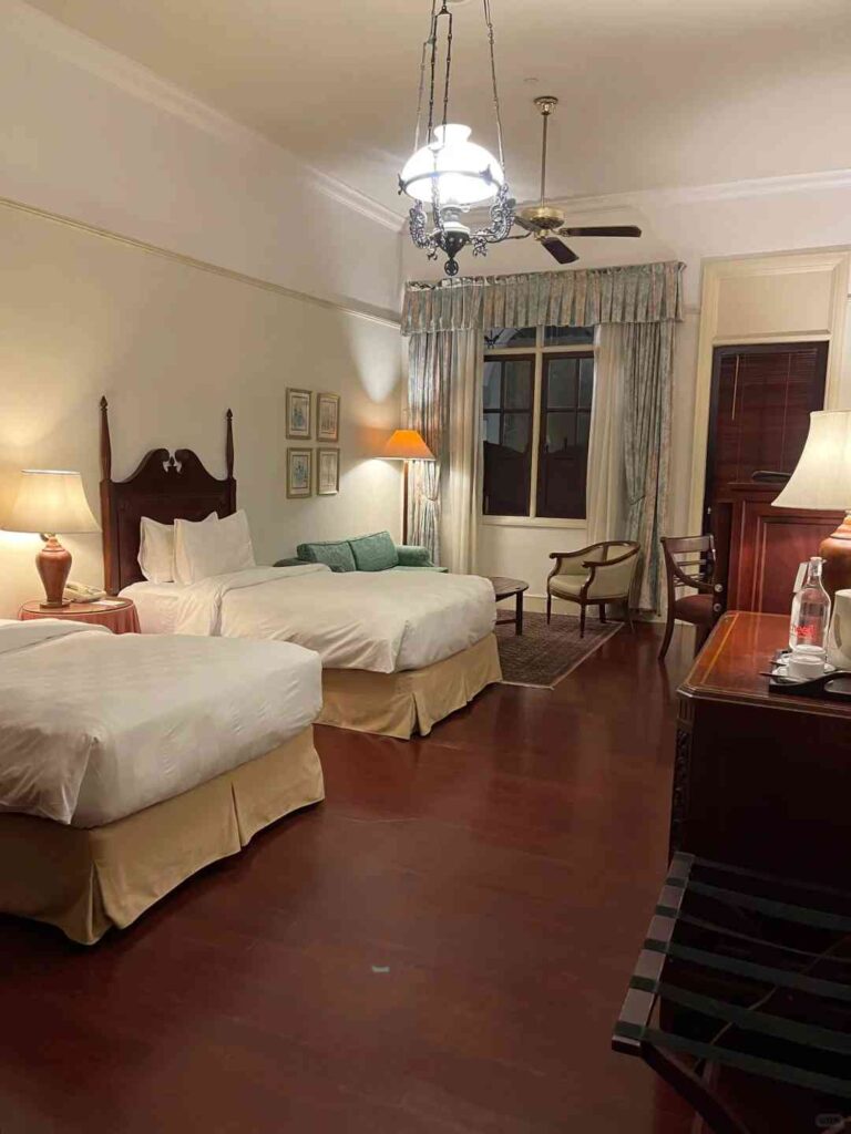Discover the Unmissable Century-Old Hotel in Surabaya, Indonesia 🇲🇨 for Unique Stays
