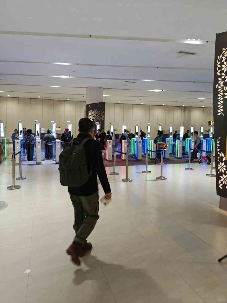 スムーズなインドネシアジャカルタの通関：2分間のセルフサービスガイド ✨