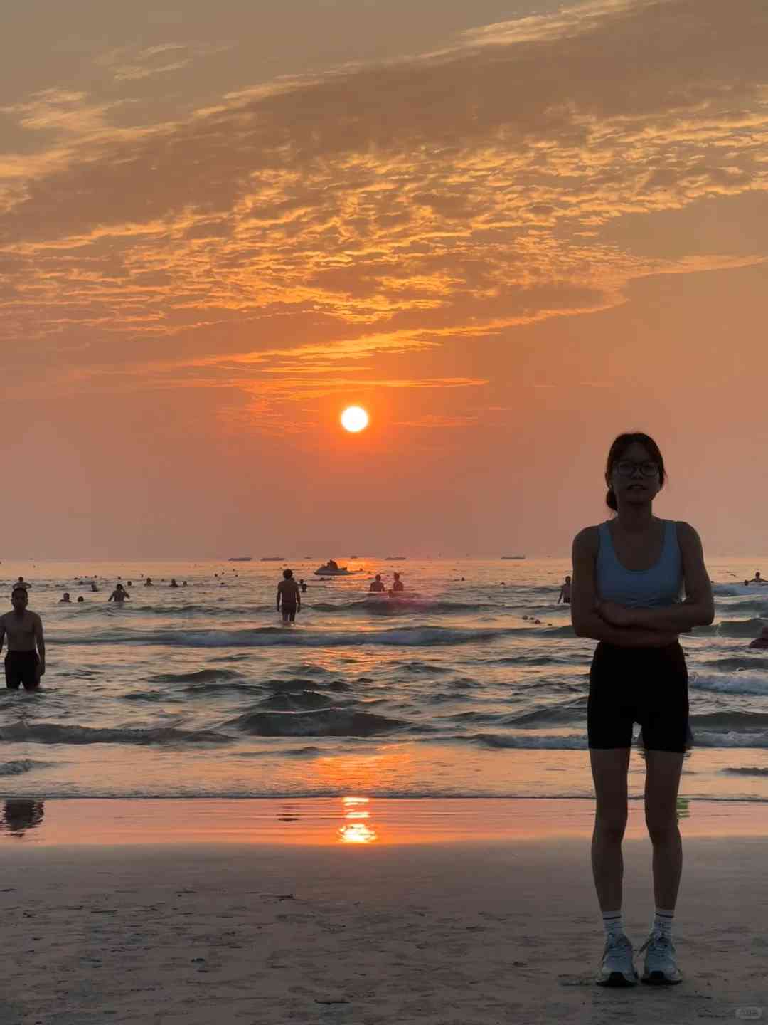 Experimente o Deslumbrante Amanhecer em Danang: Luzes e Sombras Dançam no Mar
