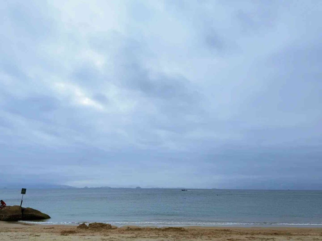 Experience the Perfect Sunset at Ushuaia Book Bar Restaurant, Huizhou