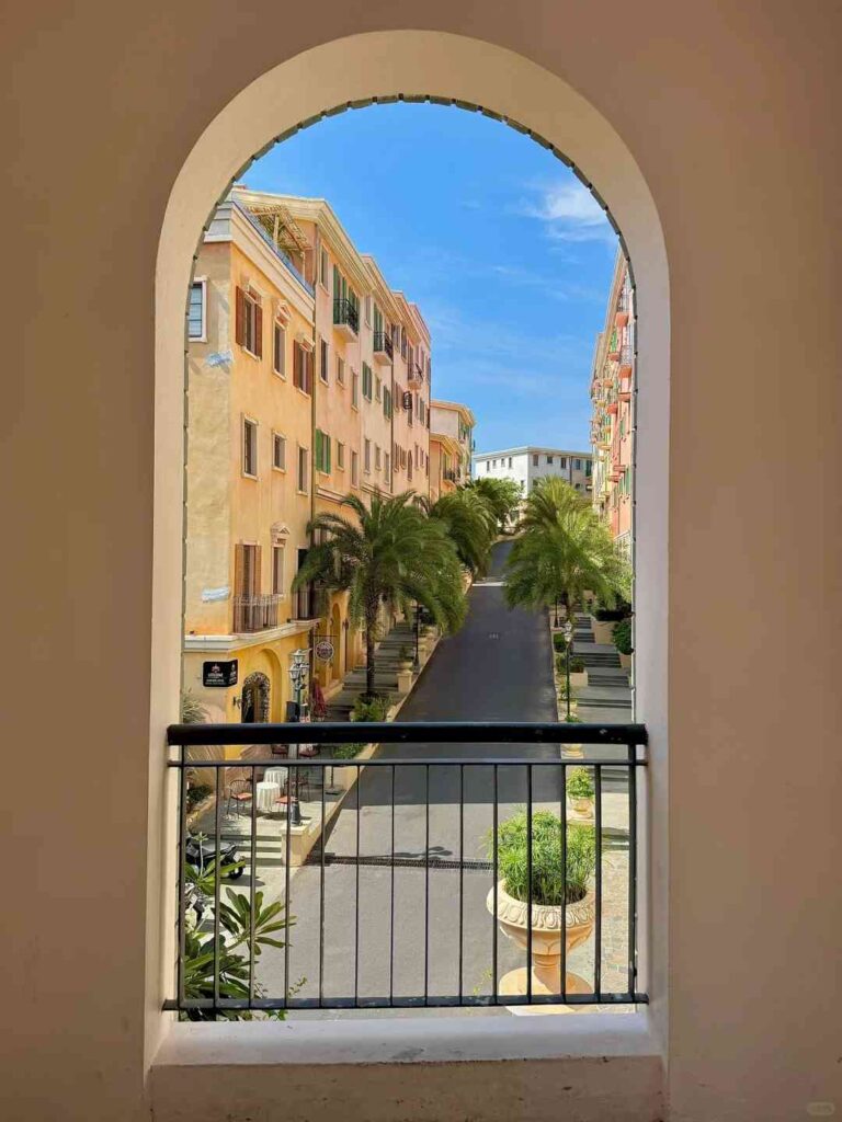 Erleben Sie die Zärtlichkeit von Sunset Town und die Freude am visumfreien Reisen in Vietnam