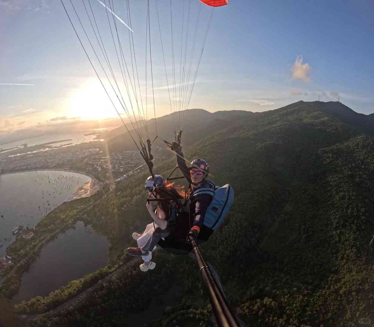 Experimente a Excitação do Parapente em Da Nang: Melhores Tours de Aventura 🪂