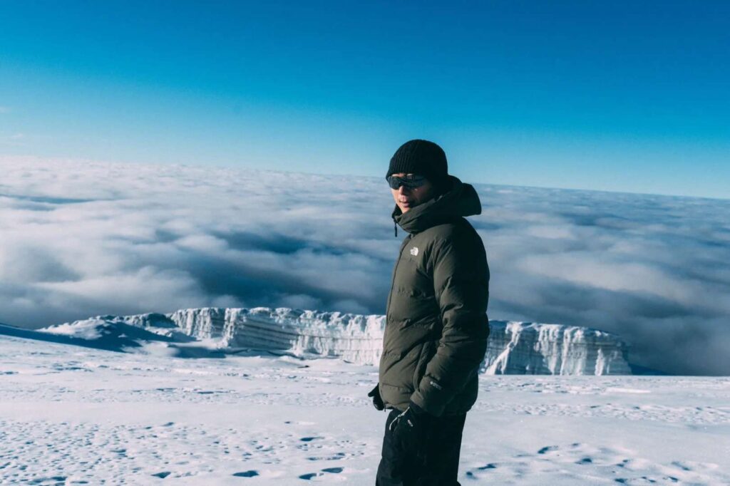 Опыт незабываемого восхождения на Килиманджаро - спокойное путешествие к highest вершине Африки.