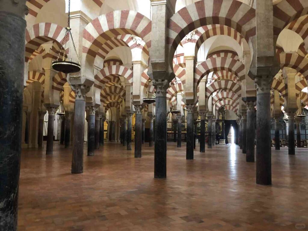 Explore Córdoba: Descubra aqui a Encantadora Rua das Flores da Andaluzia.