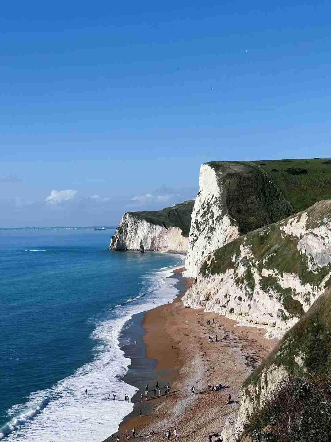 Explore Durdle Door: Unveil the Romantic Beauty of the Jurassic Coast