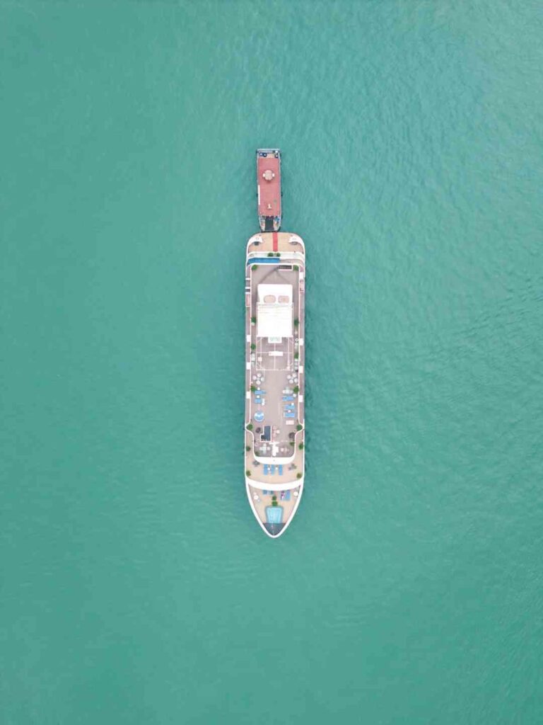 广西を探索するなら：ベトナムの下龍湾はまだ必見の目的地か？フェリー情報も含む