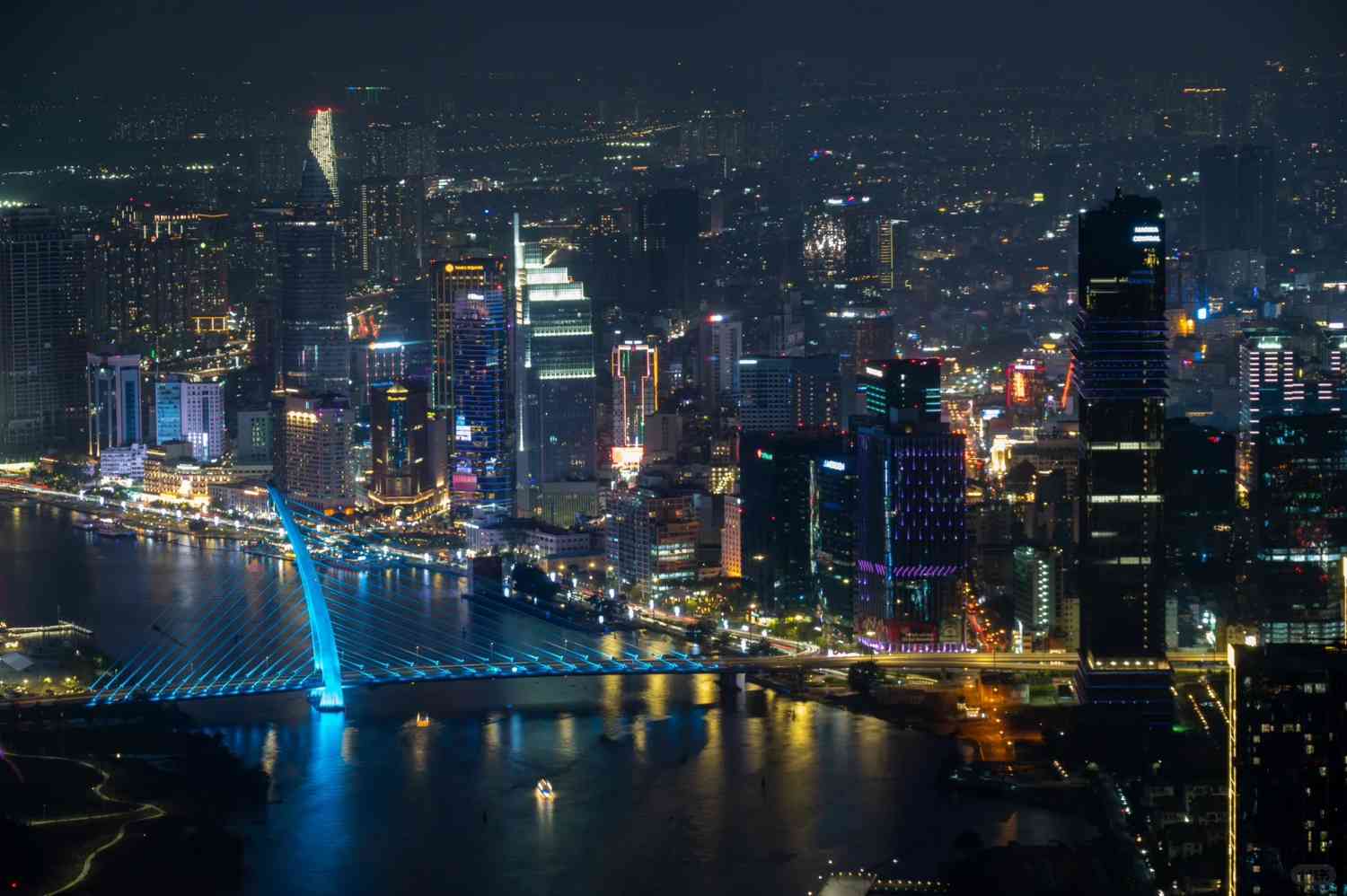 Explore Ho Chi Minh: Best Places to Visit and Local Experiences