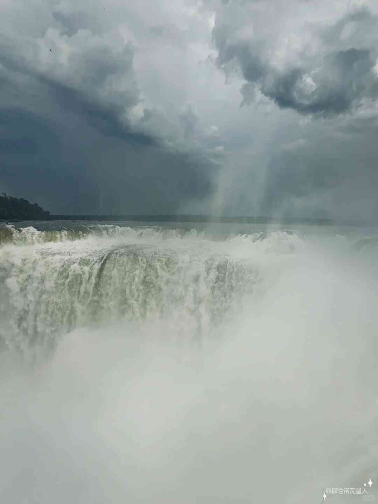 Entdecke die argentinische Seite der Iguaçu-Fälle: Das ultimative nasse Abenteuererlebnis.