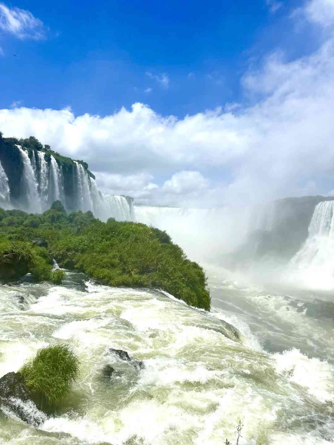 Explore Iguazu Falls: Brazil vs Argentina, Which Side Offers the Best Experience?