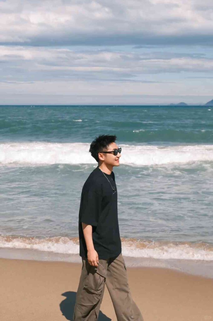 Explore Nha Trang Beach: Stunning Wallpaper-Worthy Moments Await!