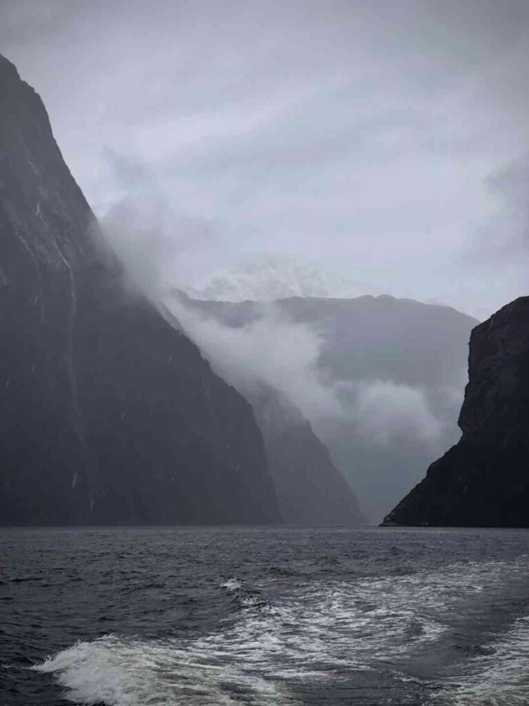 Explore Queenstown & Milford Sound: Itinerary Tips + Experience Insights 📝