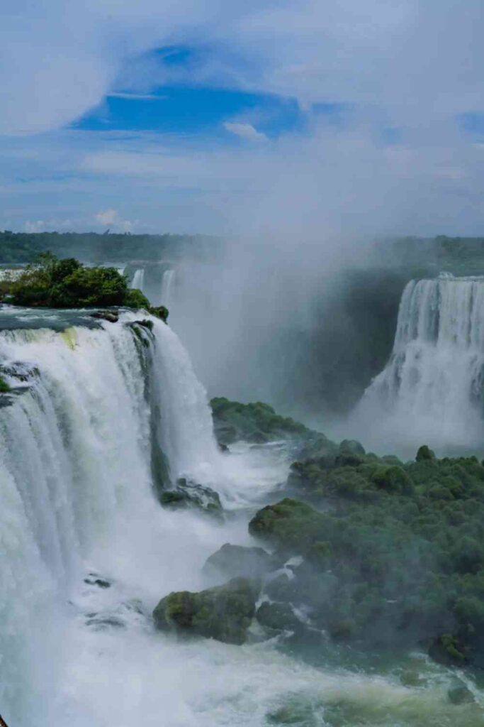 Explore the Breathtaking Beauty of Iguazu Falls: Nature’s Wonder