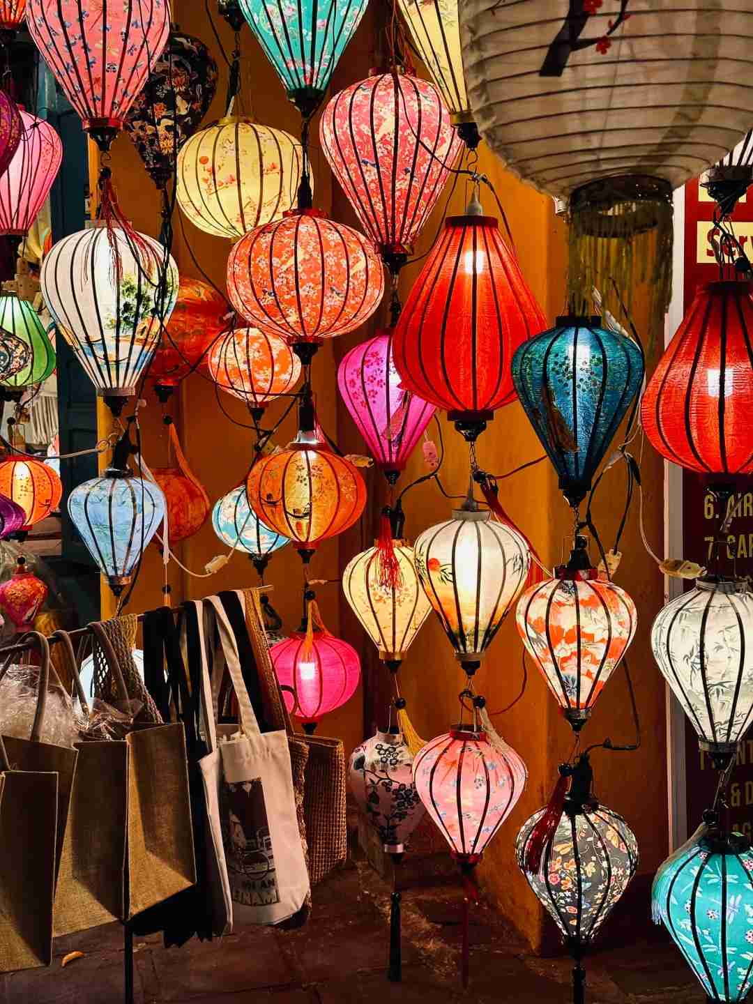 Explora a Encantadora Vida Noturna de Hoi An: Uma Experiência Mágica à Noite