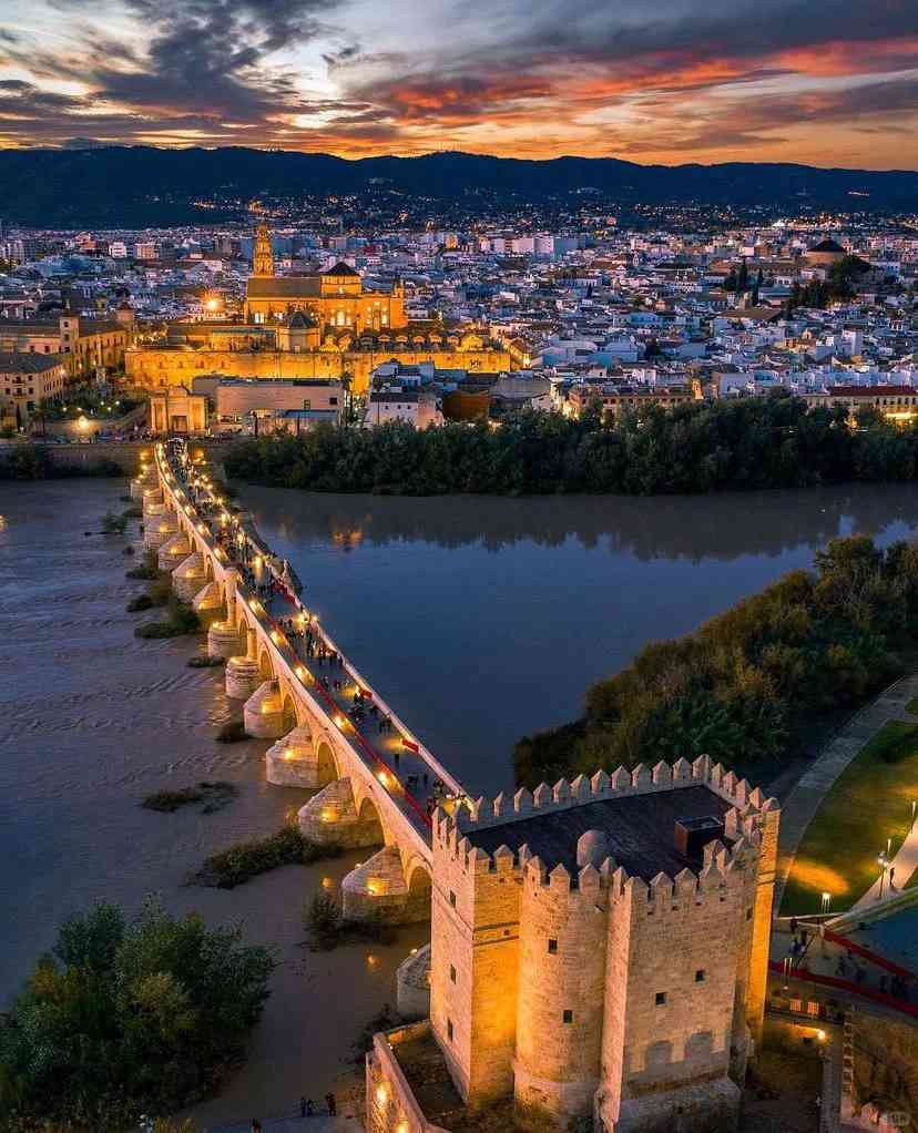 Erkunde die Geschichte und Architektur der Moschee von Córdoba in Spanien