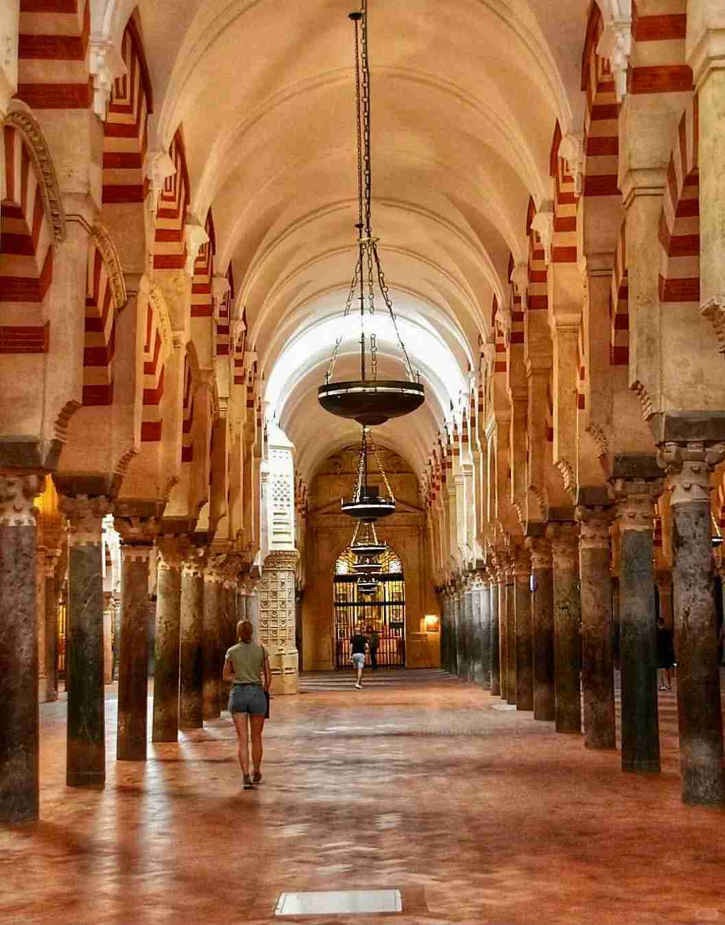 Erkunde die Geschichte und Architektur der Moschee von Córdoba in Spanien