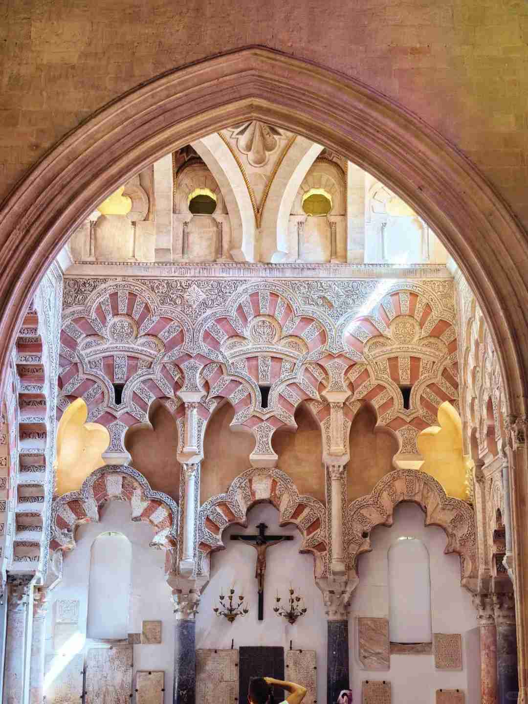 Erkunde die Geschichte und Architektur der Moschee von Córdoba in Spanien