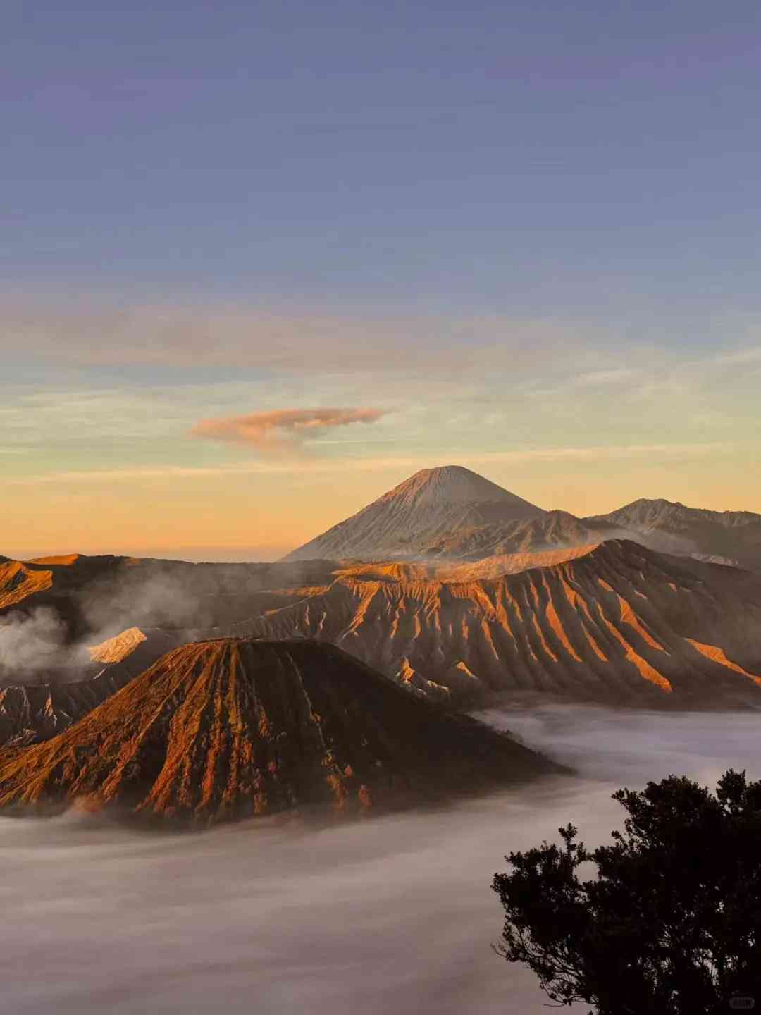 Explore the Majestic Power of Volcanoes: Eruptions, Facts, and Travel Tips