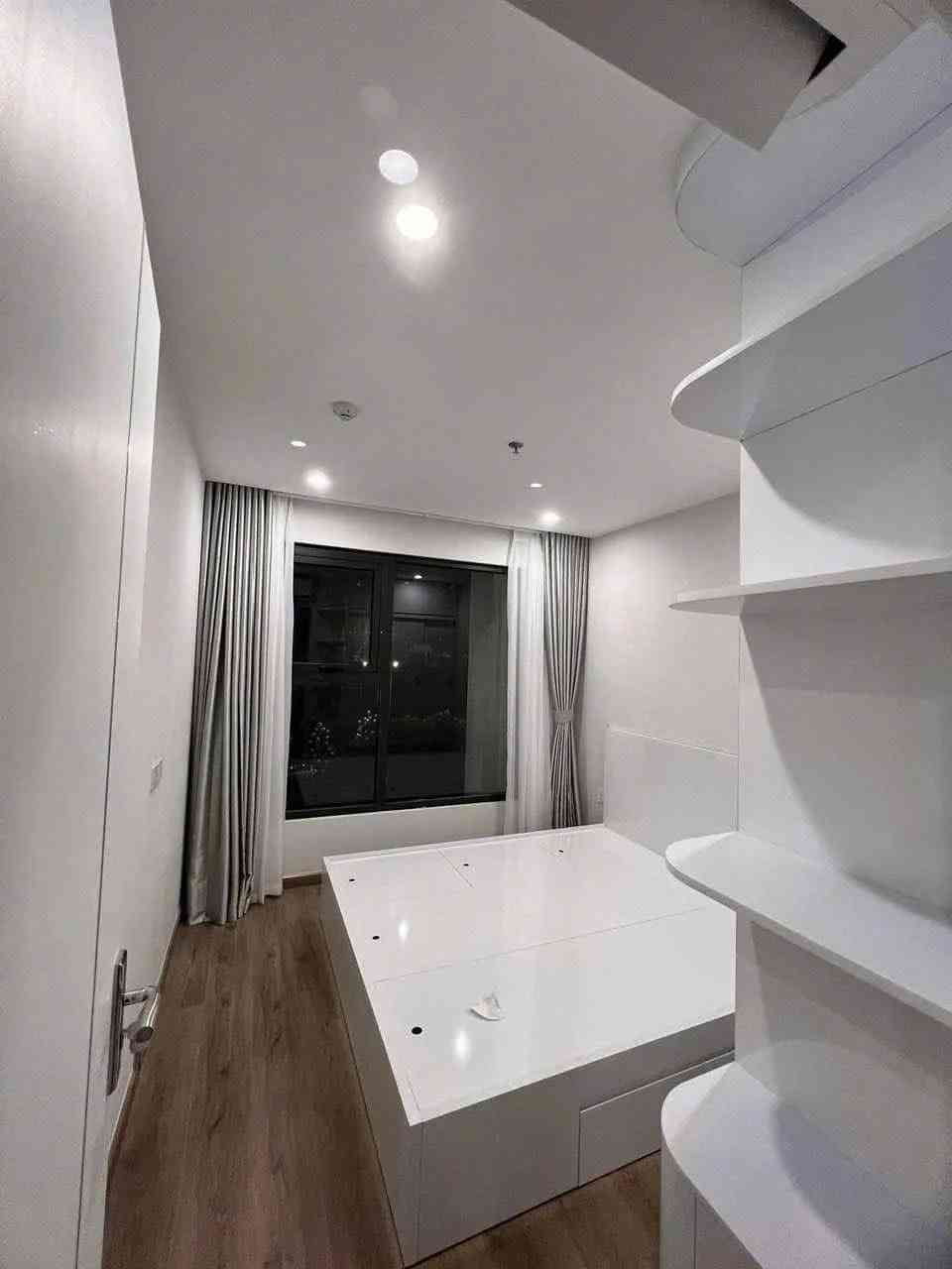 Apartamento de 1 Quarto em Hanoi para Alugar com Sala de Estar, Cozinha e Banheiro
