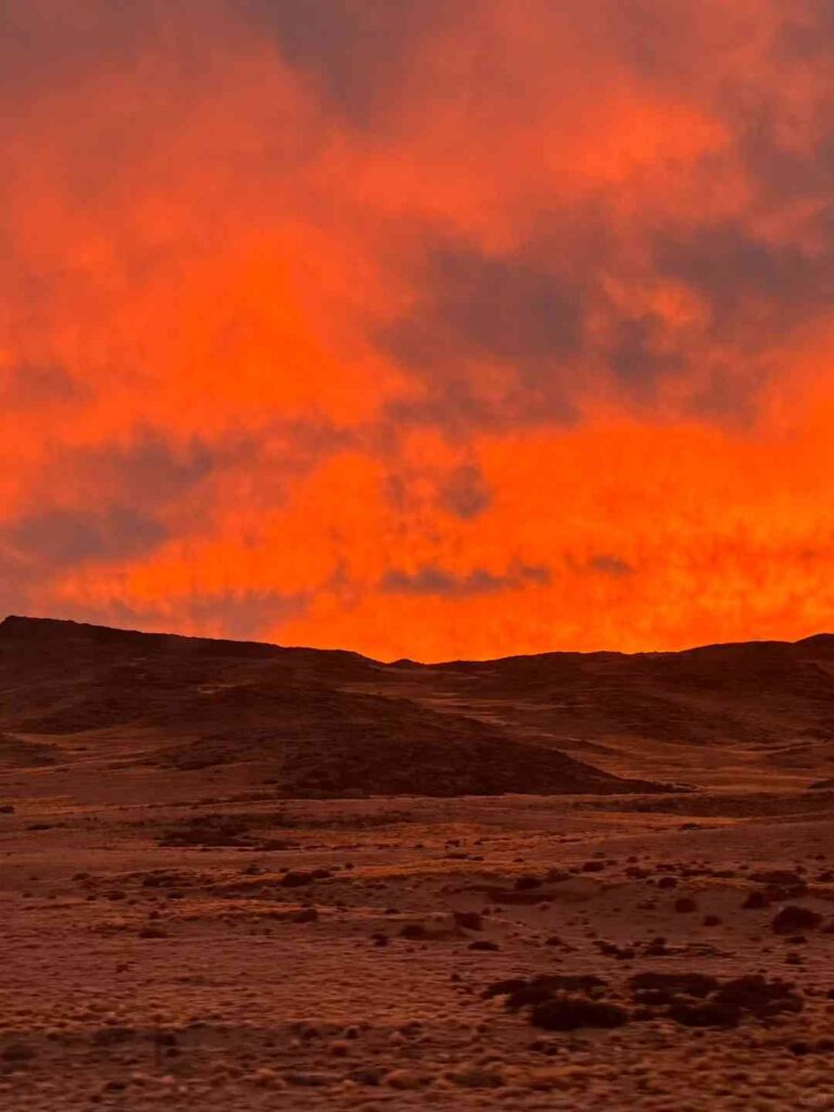 كيفية استكشاف أمريكا اللاتينية ضمن ميزانية محدودة: أفضل الأشهر والتجارب الفريدة