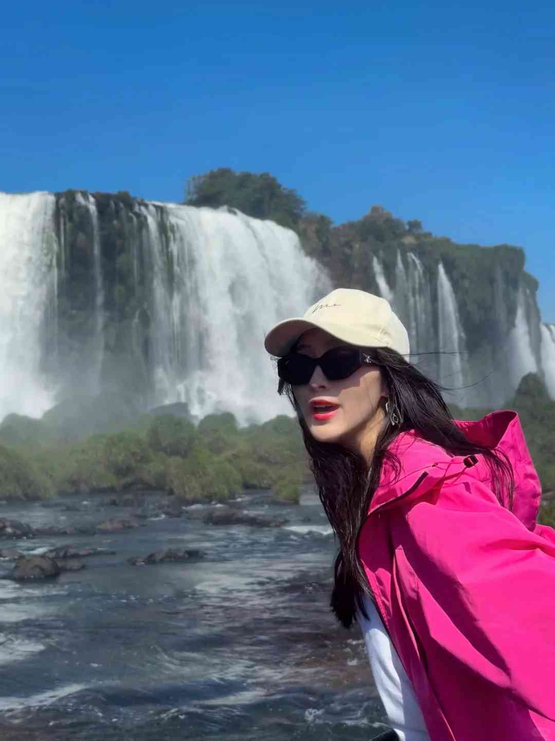 Guia de Viagem para as Cataratas do Iguaçu: Explorando as Cascataes Deslumbrantes e os Tesouros Escondidos