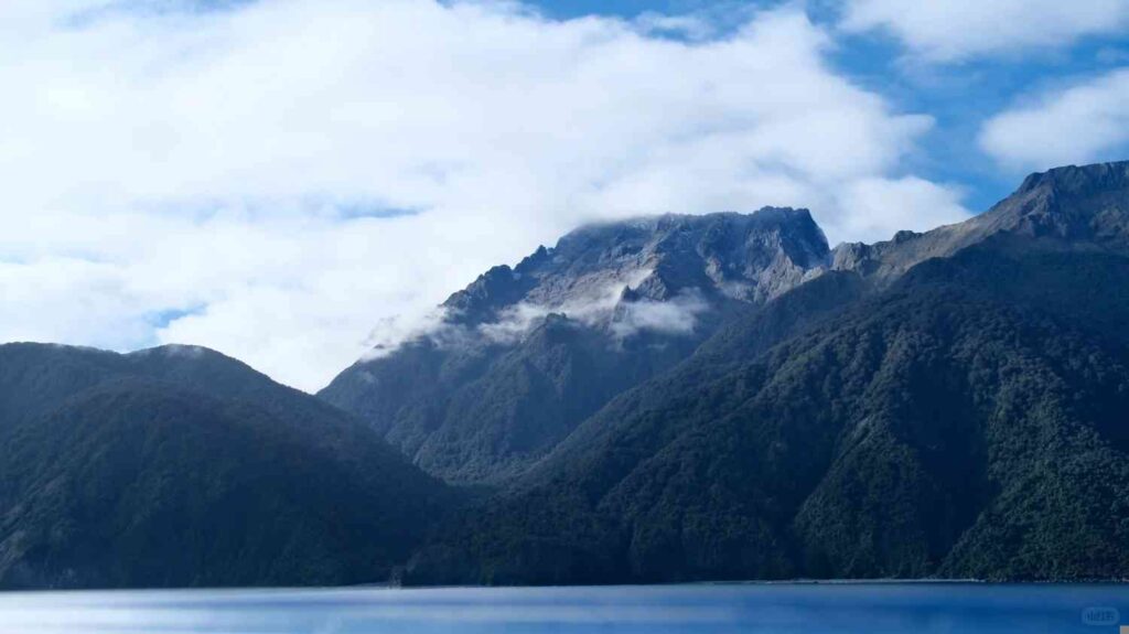 Ist der Milford Sound einen sonnigen Tag für atemberaubende Ausblicke值得一看？