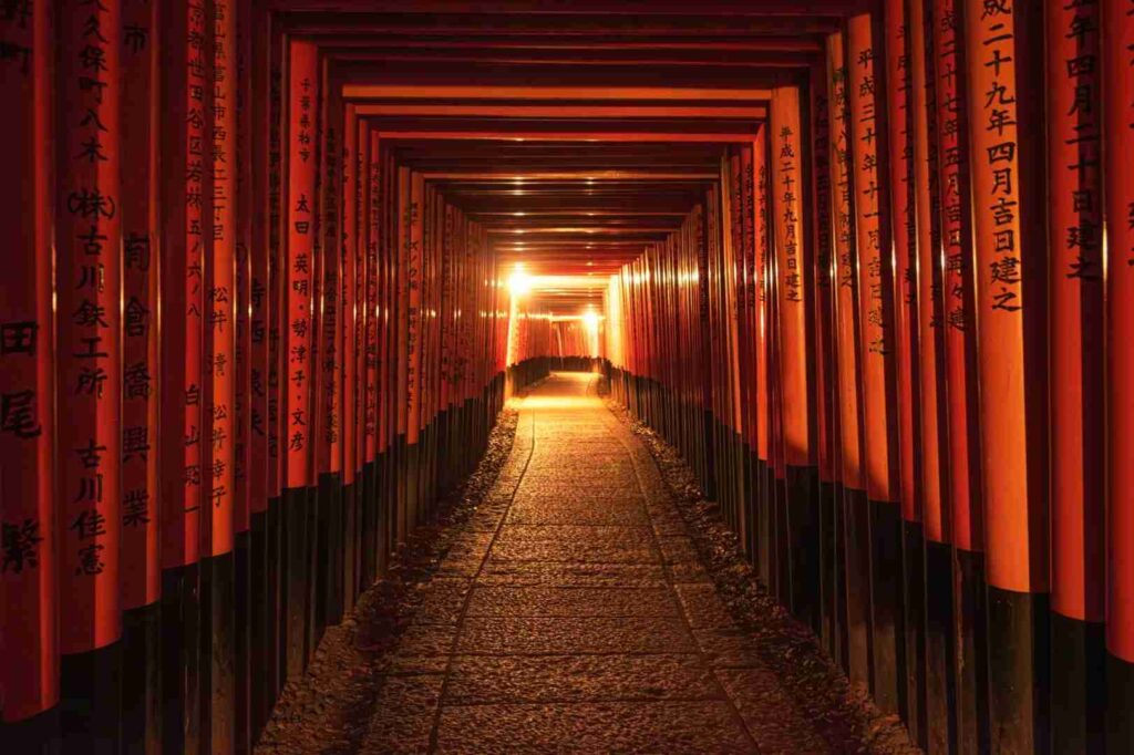 Kyoto Travel Guide: Stunning Photos of Five-Story Pagoda, Kiyomizu-dera & Fushimi Inari Shrine