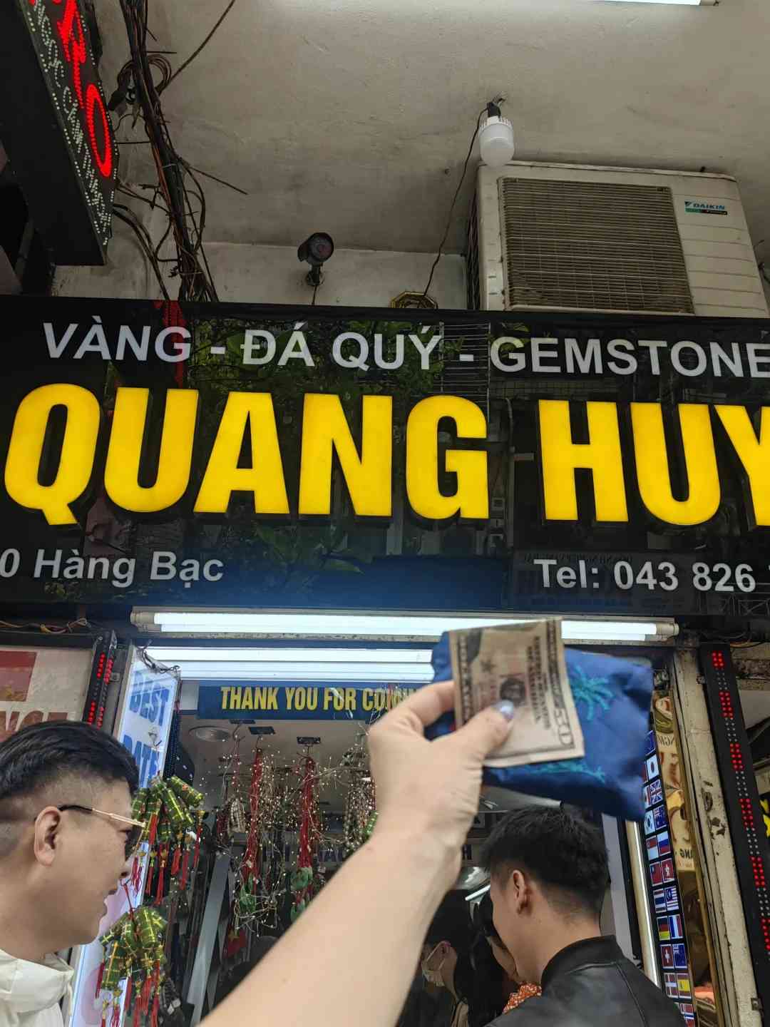 Latest Hanoi Currency Exchange: Vietnamese Dong, US Dollar, and Chinese Yuan Rates Today