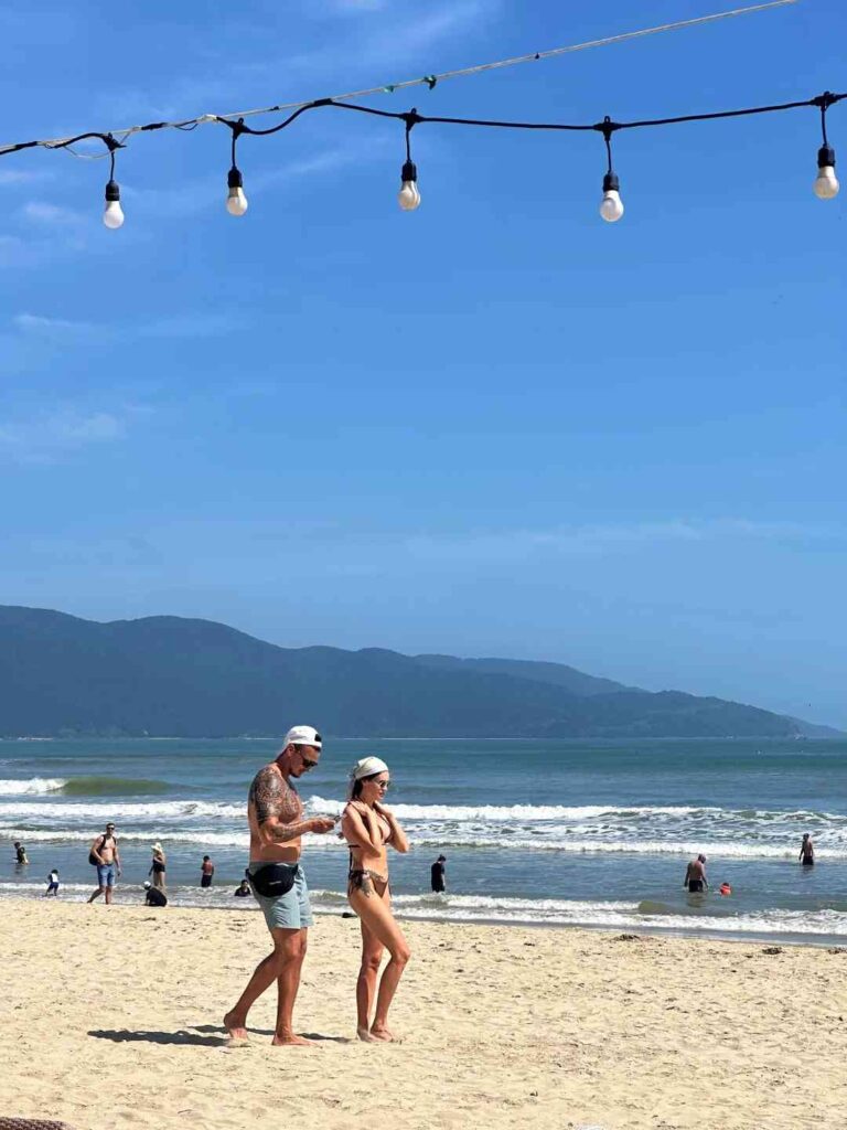 Live Update: My Khe Beach in Da Nang Weather and Crowd Conditions on February 1st