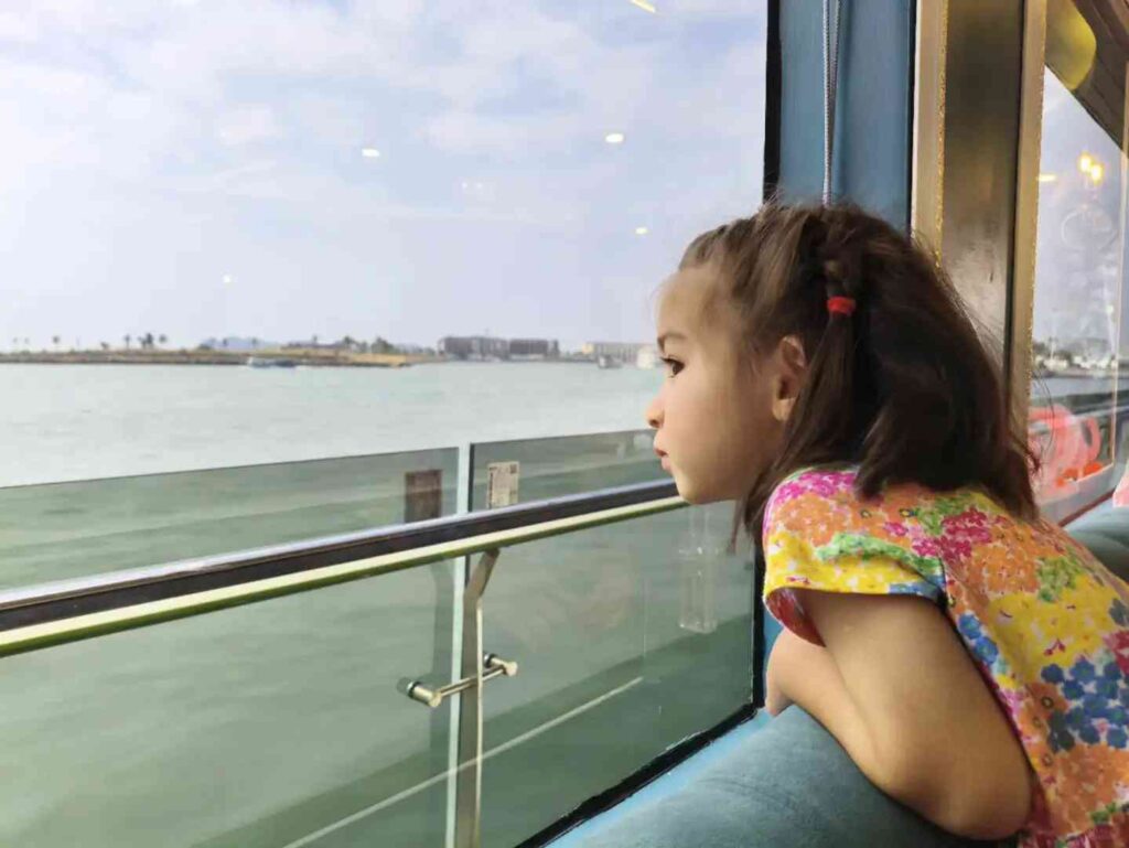 رحلة一日 في خليج هالونغ الفاخرة: تجربة من فئة الخمس نجوم بانتظاركم.