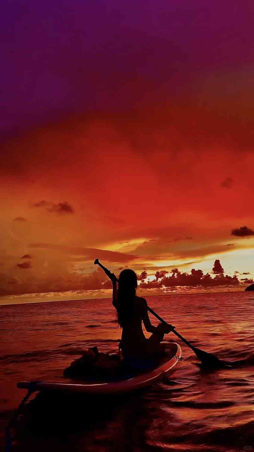 الغطس باللوح في كوتا كينابالو: مغامرة لمدة يومين تتبع غروب الشمس الرائع🌅