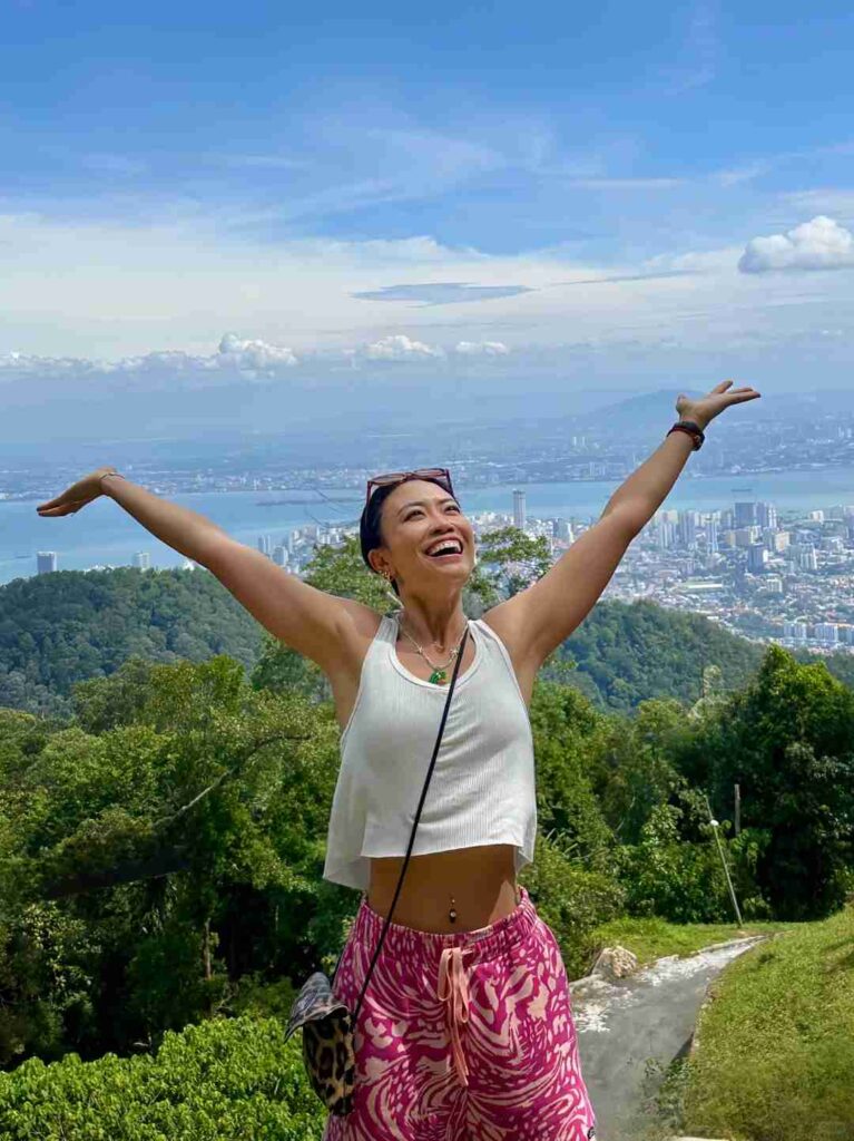 Trekking في هيل بانغ كور: دليل شامل لمناظر المدينة المبهرة ومسارات المشي