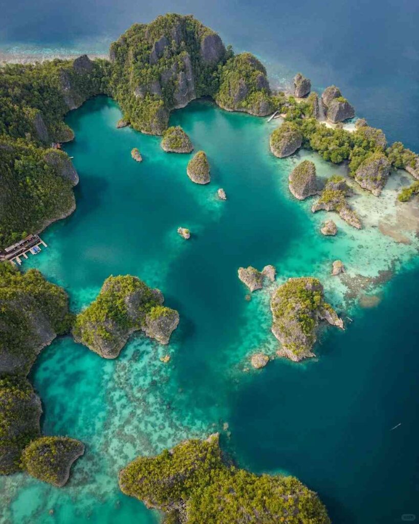 Raja Ampat Travel Guide: Explore Hidden Islands & Best Snorkeling Spots
