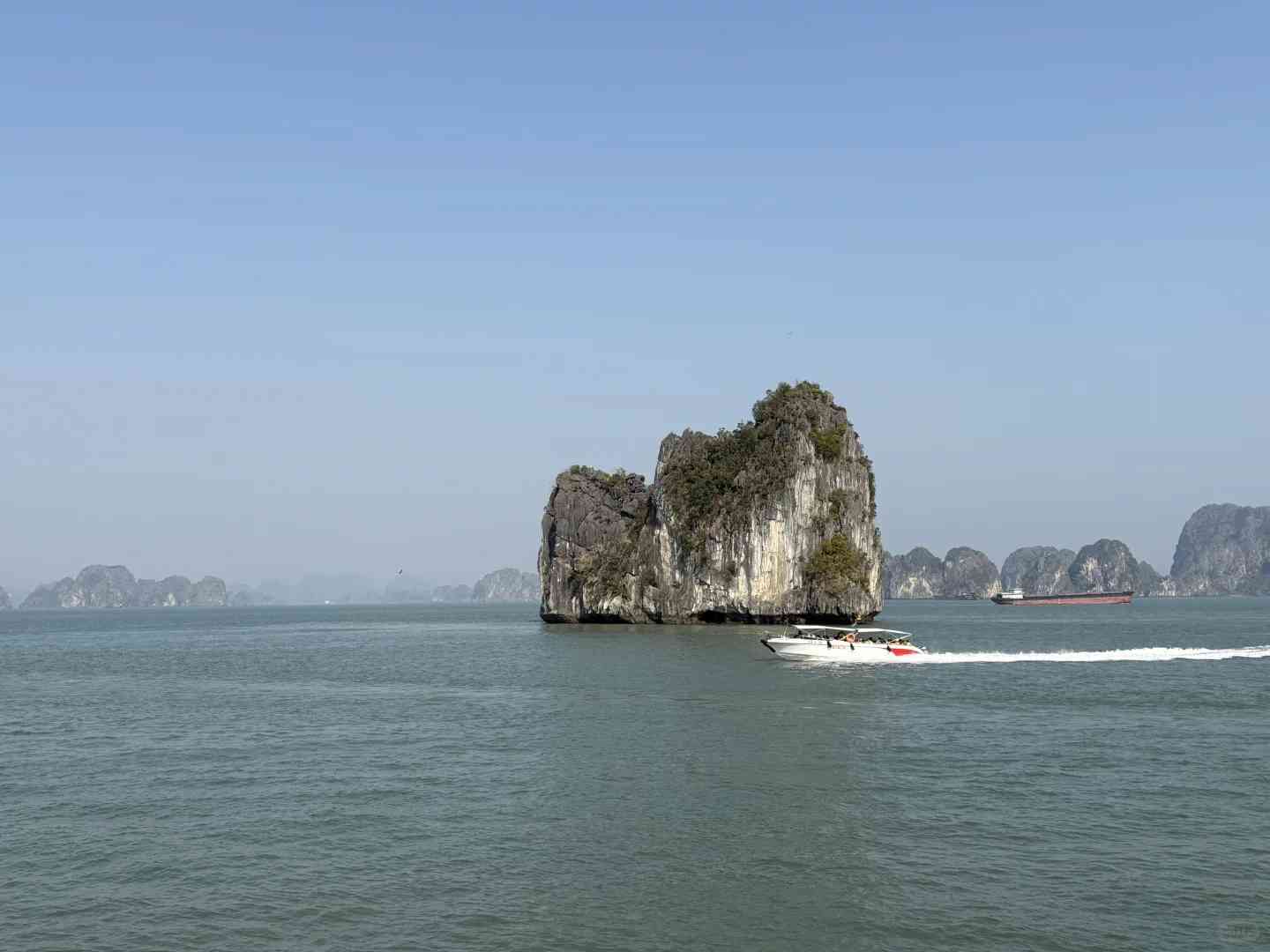 ベトナムのハロン湾を地元のように体験する究極のガイド 🇻🇳