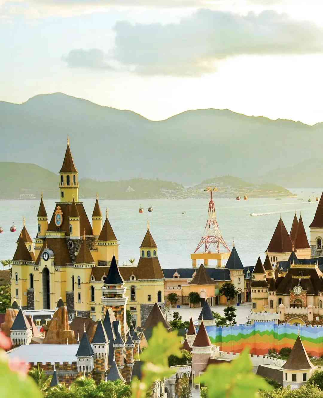 ユニークな目的地を探索する熱心な旅行者向けの必見島ベスト10