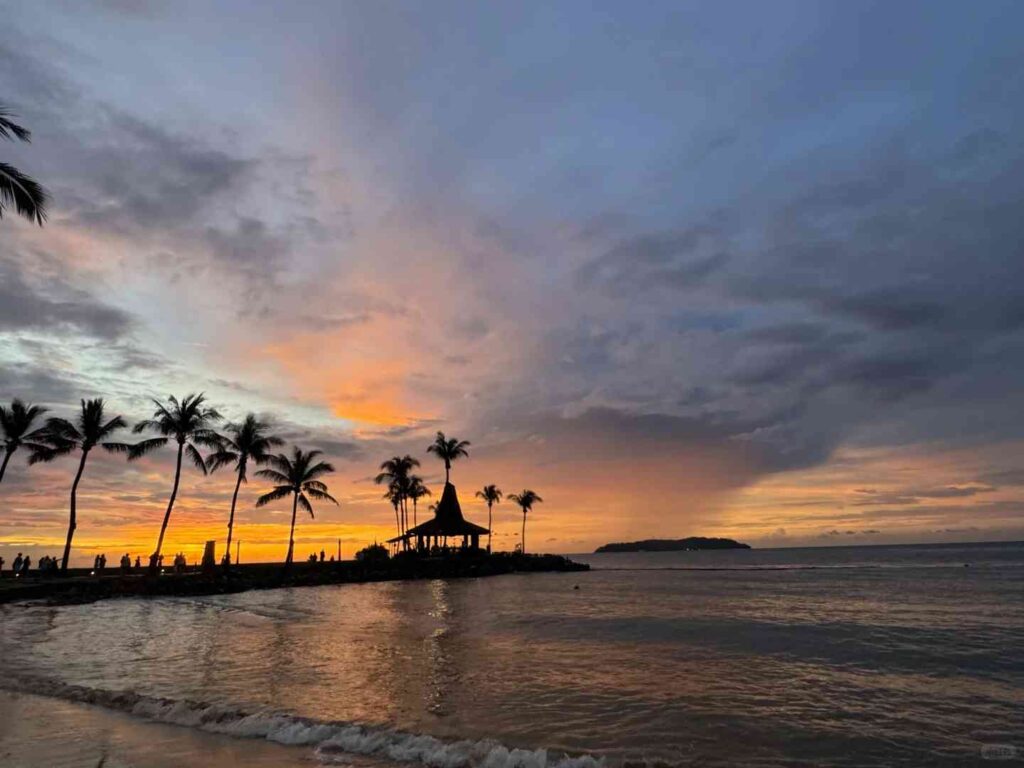マレーシアのコタキナバルでの忘れられない夕焼けの体験と記憶 🌅