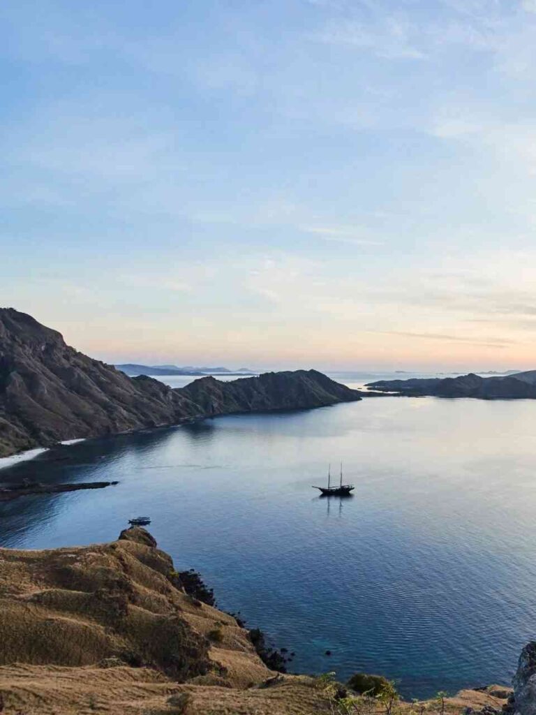 WUYU Amandira: Discover Luxury Yacht Charters in Indonesia
