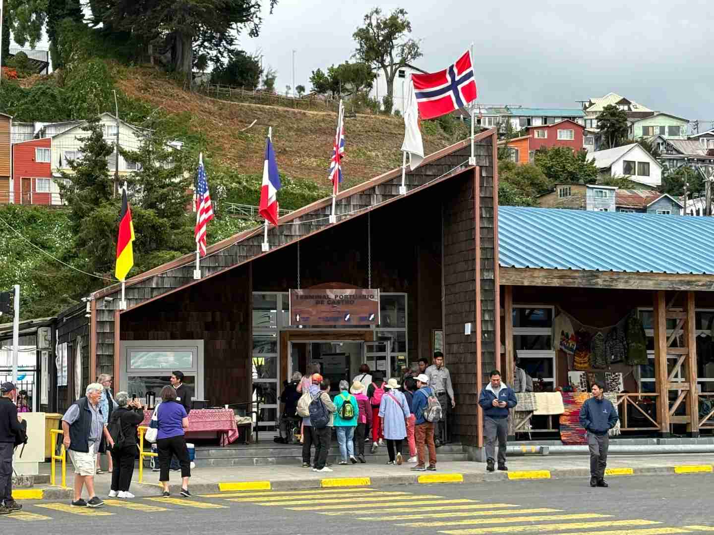 What's the Best Self-Guided Tour Route for Budget Travel in Chiloé Island?