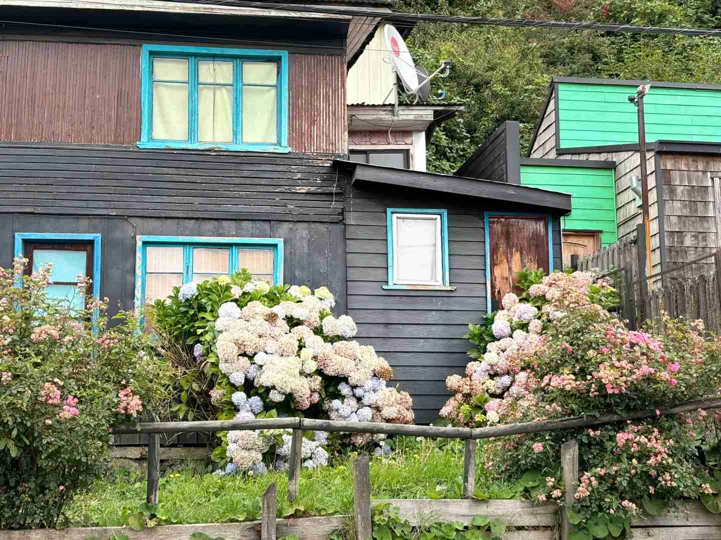 What's the Best Self-Guided Tour Route for Budget Travel in Chiloé Island?