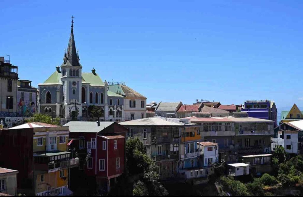 Onde encontrar as melhores casas artísticas coloridas no Chile neste outono?
