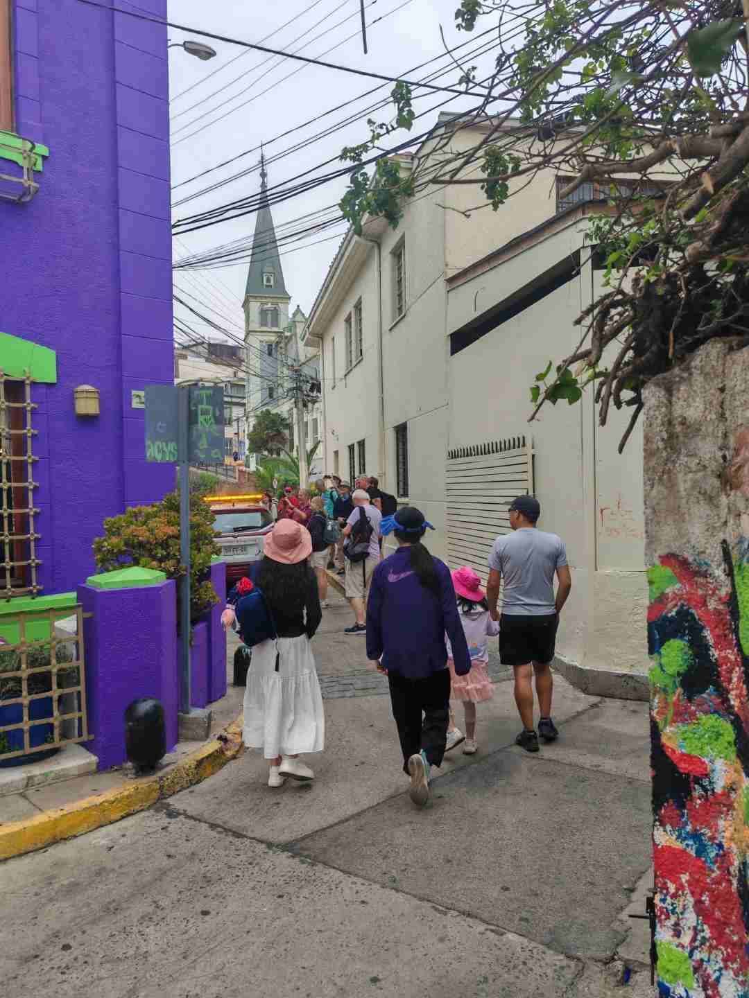Where to Find the Best Colorful Artistic Houses in Chile This Spring?