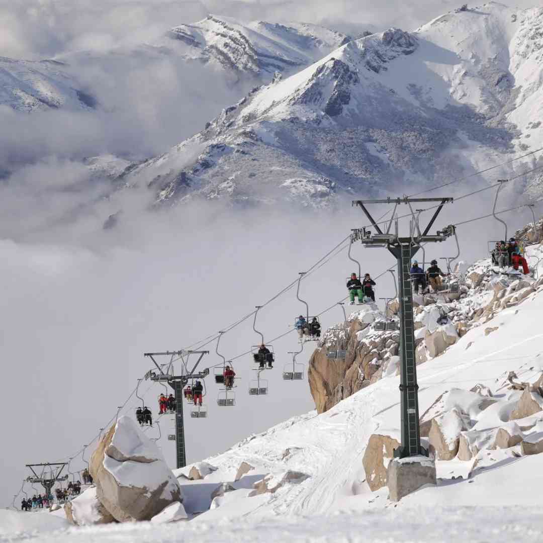Onde encontrar o melhor esqui no verão em Cerro Catedral para famílias com orçamento limitado?