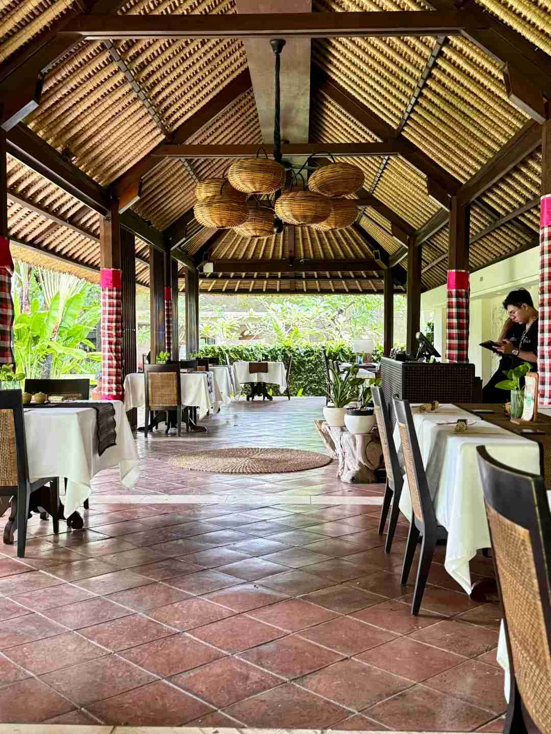 🇮🇩｜バリ料理体験：ゴングレストランでのおすすめ料理 🌟