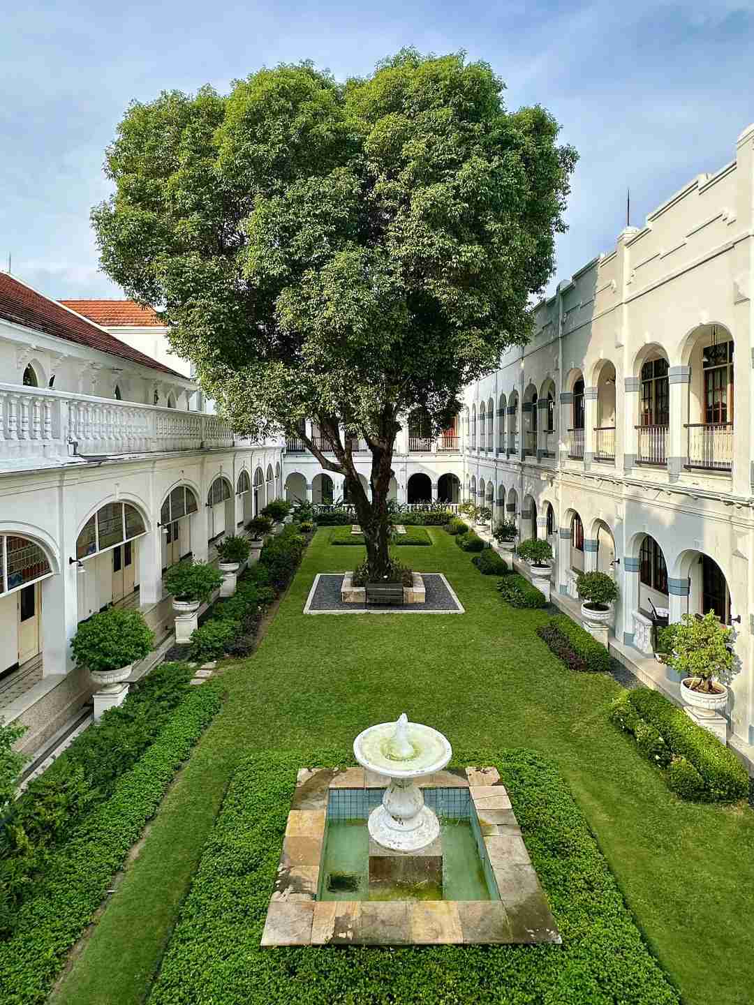 🇮🇩｜Discover the Charm: Stopped Specially in Surabaya for This Century-Old Hotel Experience