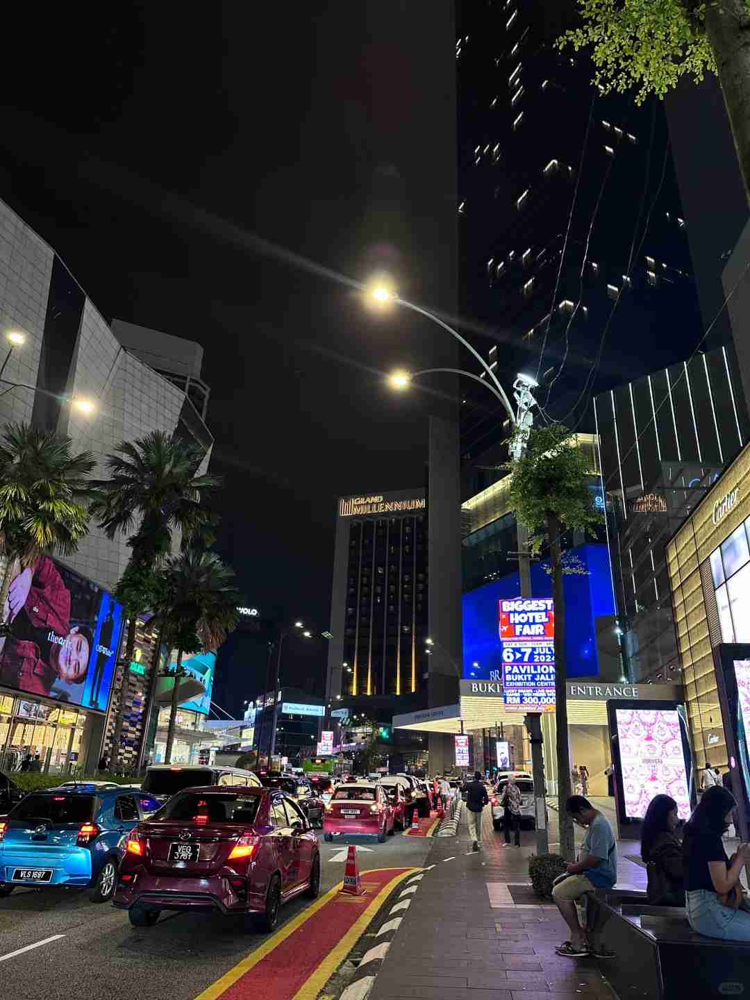 🇲🇾 Live Street Snap Photography from KLCC, Kuala Lumpur: Capturing Urban Life