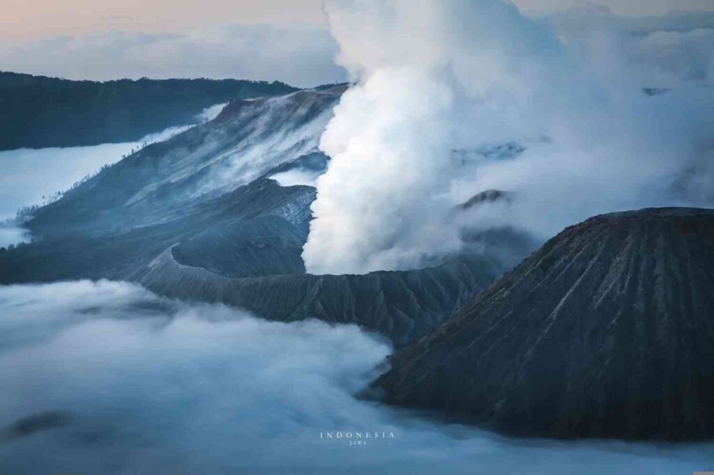 Bromo火山冒険：探検家のための究極の旅行＆安全ガイド