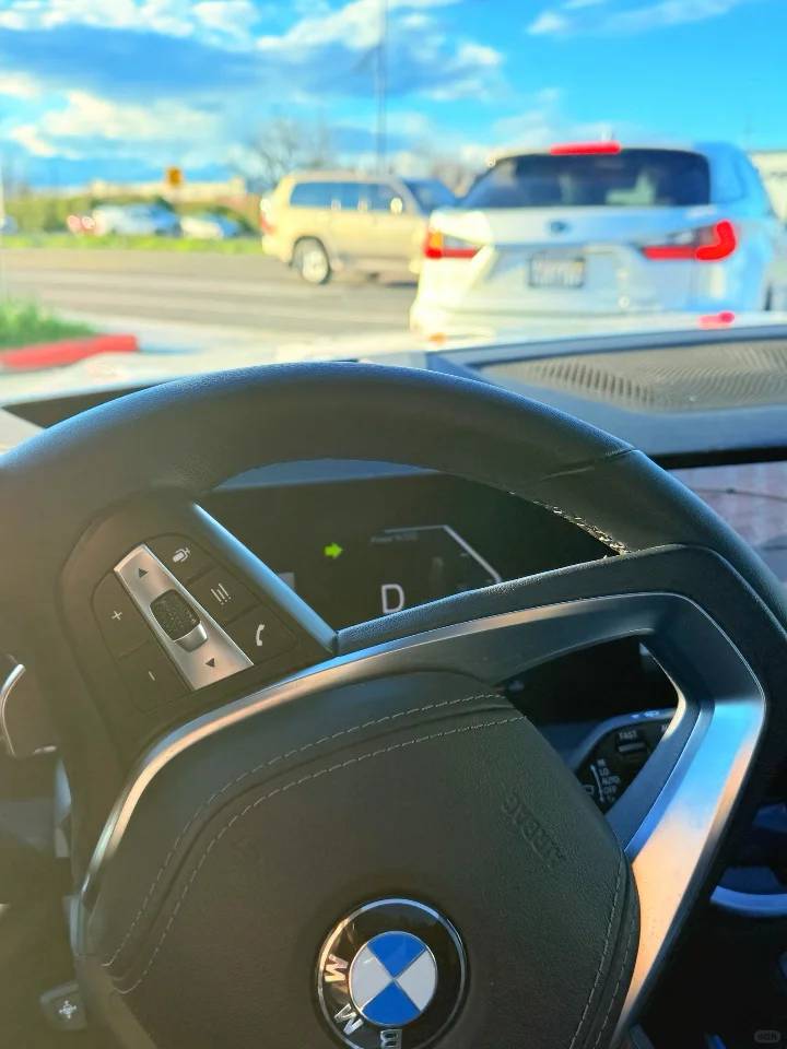 Voyage en voiture autonome abordable aux États-Unis avec des voitures spacieuses pour le confort