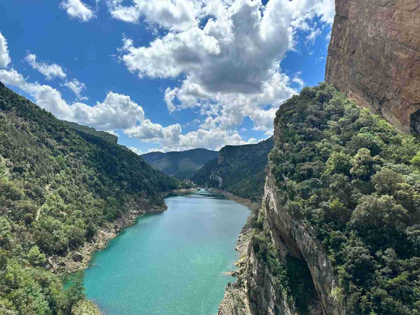 Best Hiking Routes Near Lleida for Scenic Nature Walks
