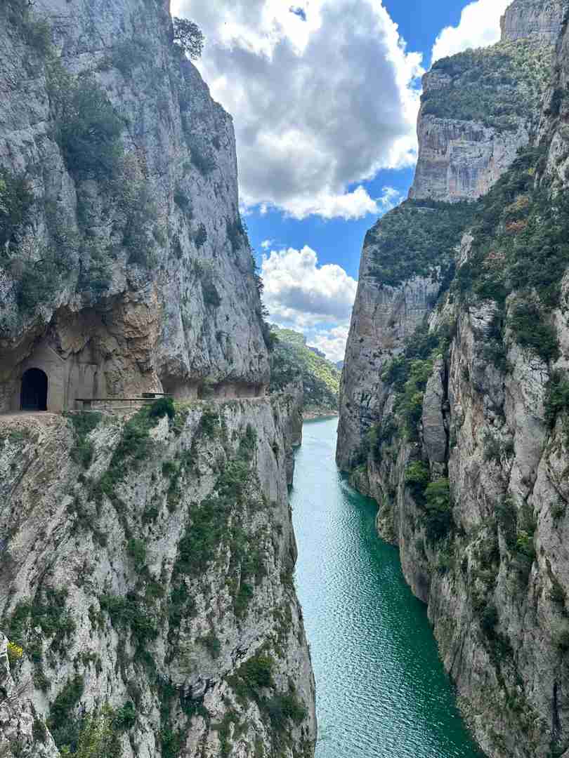 Best Hiking Routes Near Lleida for Scenic Nature Walks